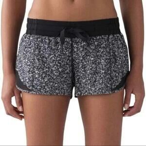 Lululemon Hotty Hot Short SIZE 10 Daisy Dust Alpine White Black Mesh Running